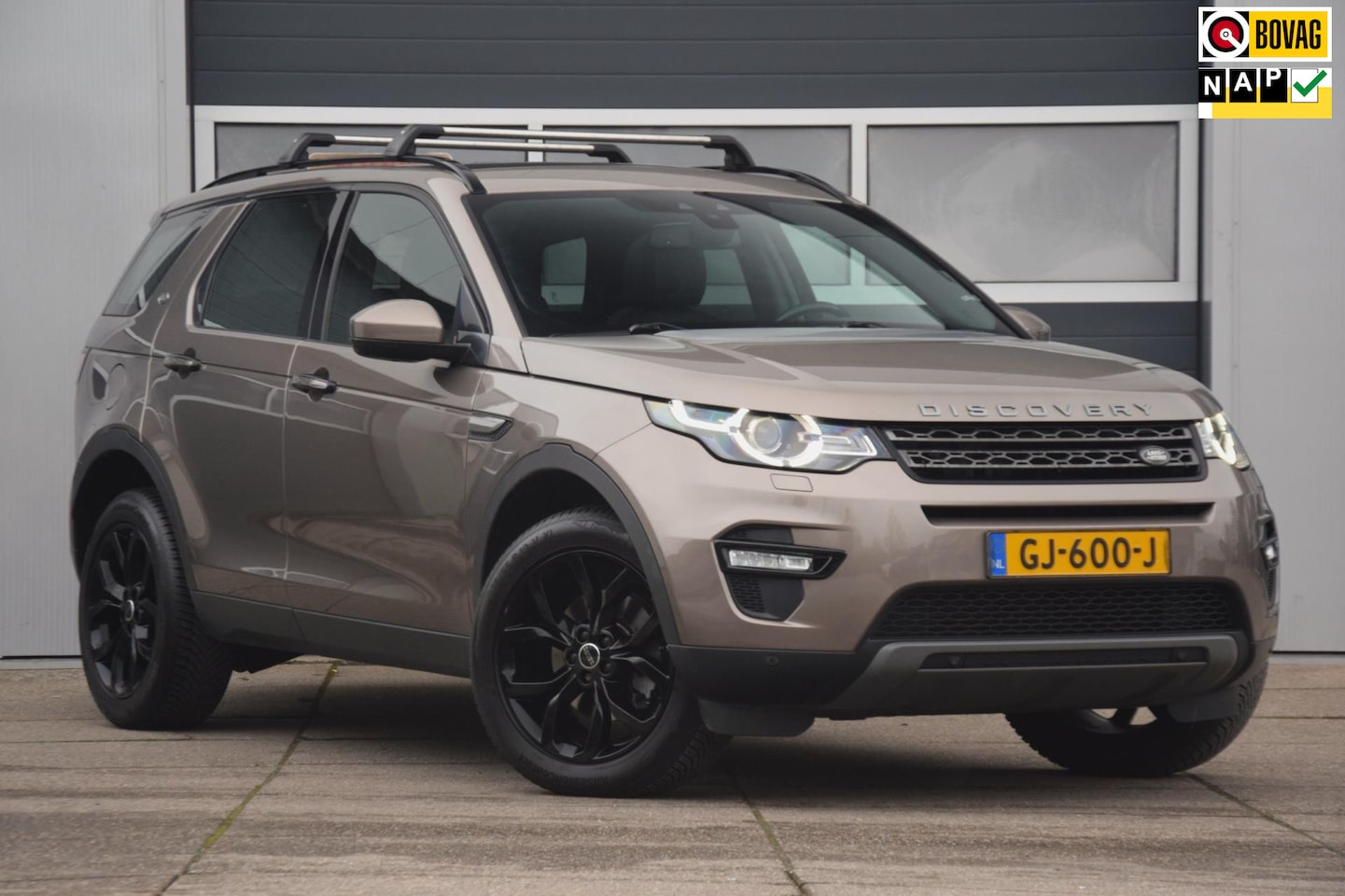 Land Rover Discovery Sport - 2.0 Si4 4WD HSE Luxury 2.0 Si4 4WD HSE Luxury - AutoWereld.nl