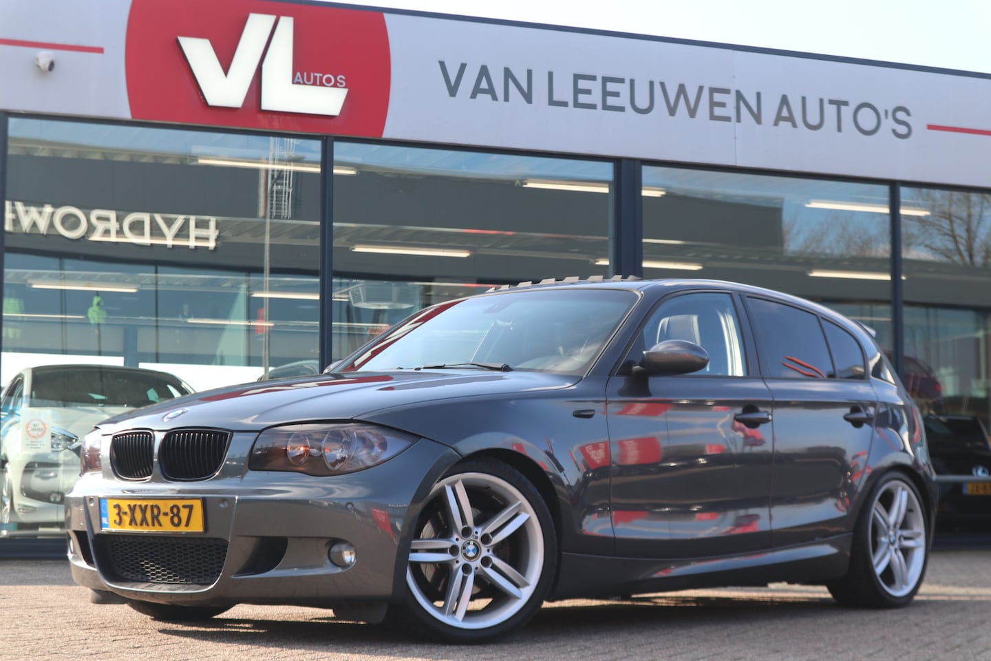 BMW 1-serie - 120d High Executive | Automaat | M-Sport | Stoelverwarming - AutoWereld.nl