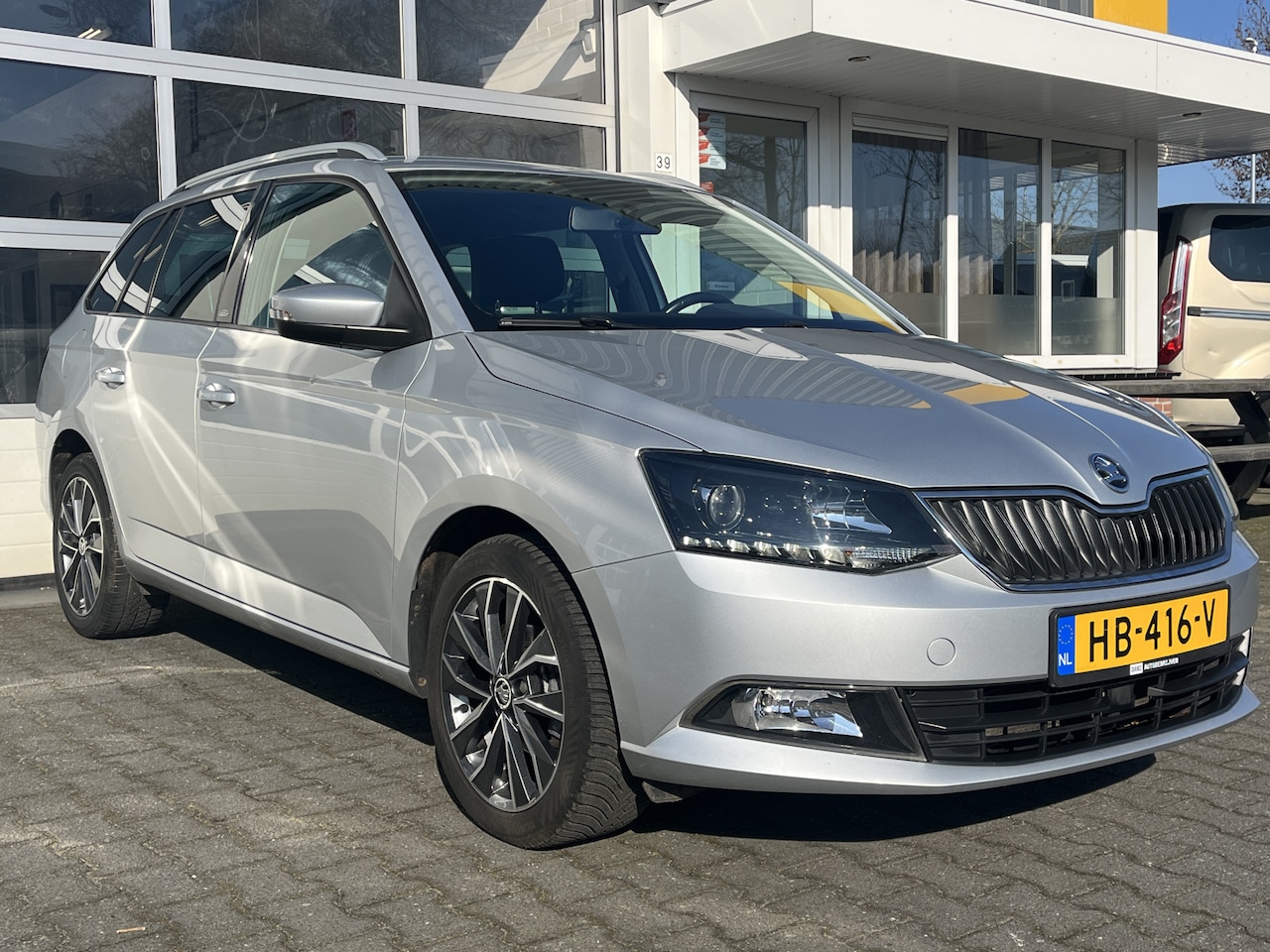 Skoda Fabia Combi - 1.2 TSI Edition Cruise control Stoelverwarming PDC - AutoWereld.nl