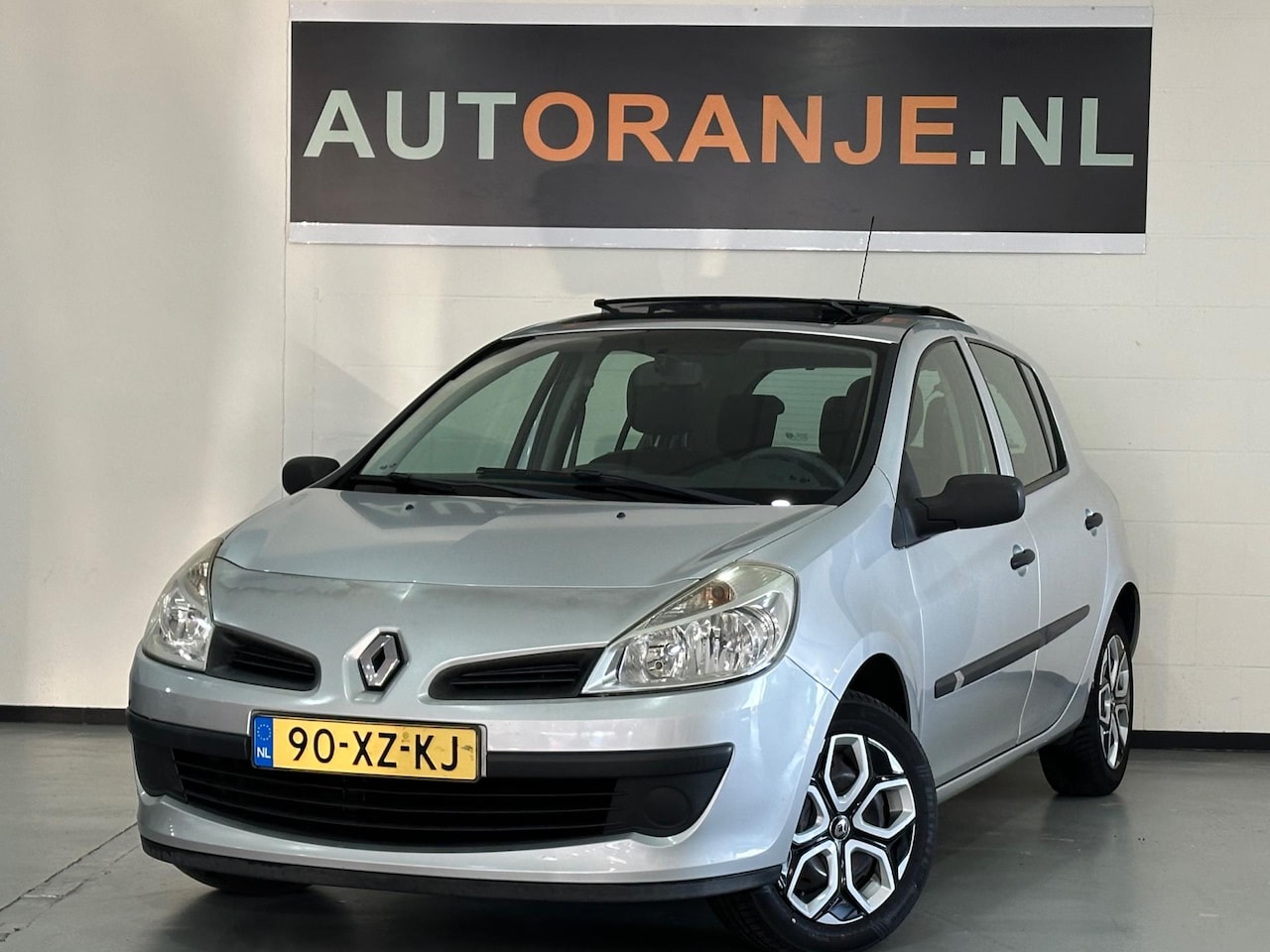 Renault Clio - 1.2 TCE Business Line-Pano-APK-NAP!! - AutoWereld.nl