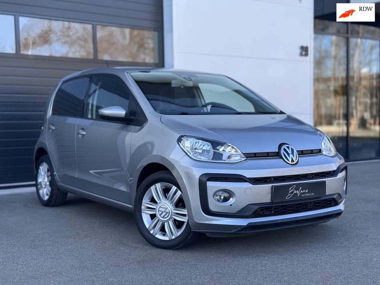 Volkswagen Up! - 1.0 TSI High up! 90PK Parkeersens | LM Velgen - AutoWereld.nl