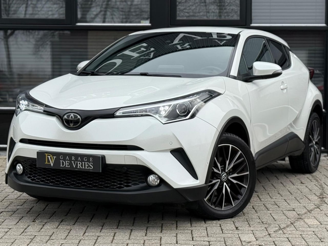 Toyota C-HR - 1.2 Premium ACC + Lane Parelmoer Camera Leder Garantie - AutoWereld.nl