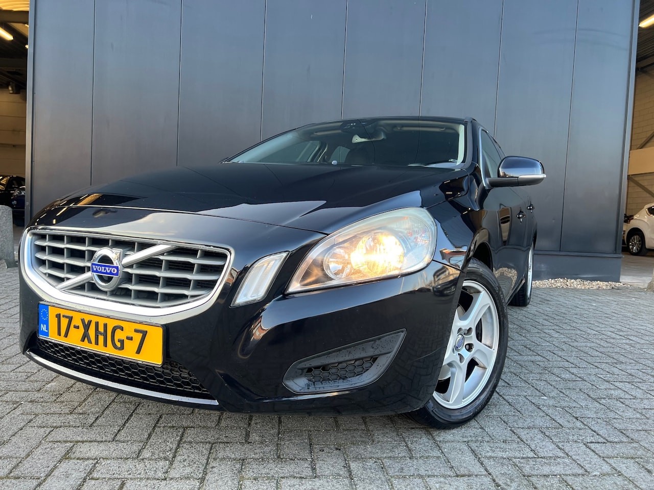 Volvo V60 - 1.6 T3 Momentum '12 Navi/Lmv/GehOnderhouden! - AutoWereld.nl