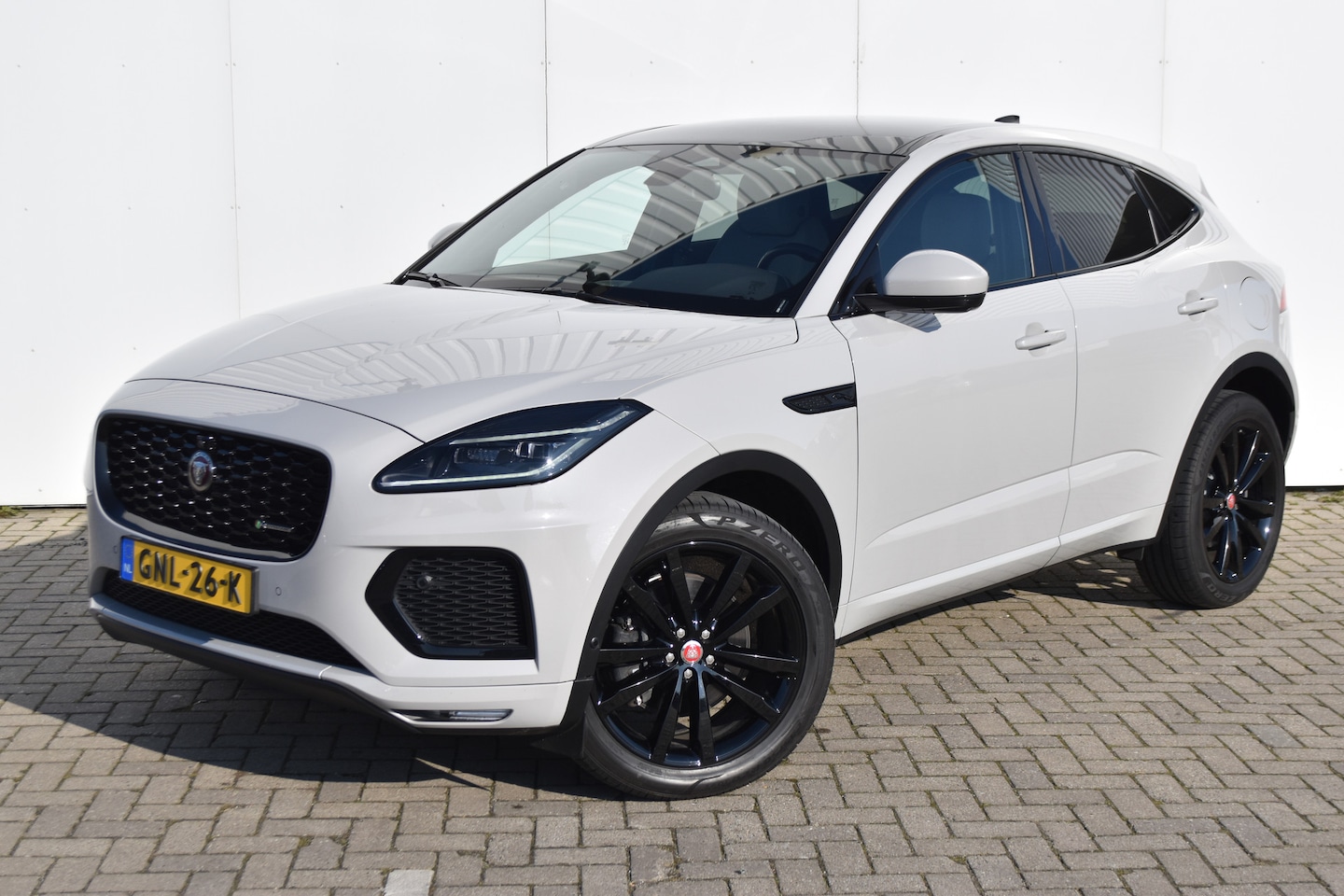 Jaguar E-Pace - 1.5 P300e AWD R-Dynamic HSE - AutoWereld.nl