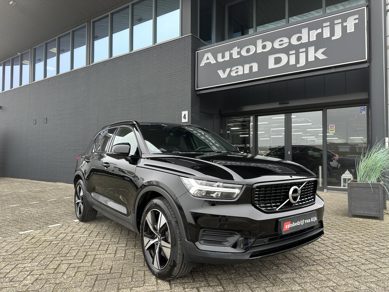 Volvo XC40 - 1.5 T5 Recharge R-Design 1.5 T5 Recharge R-Design - AutoWereld.nl