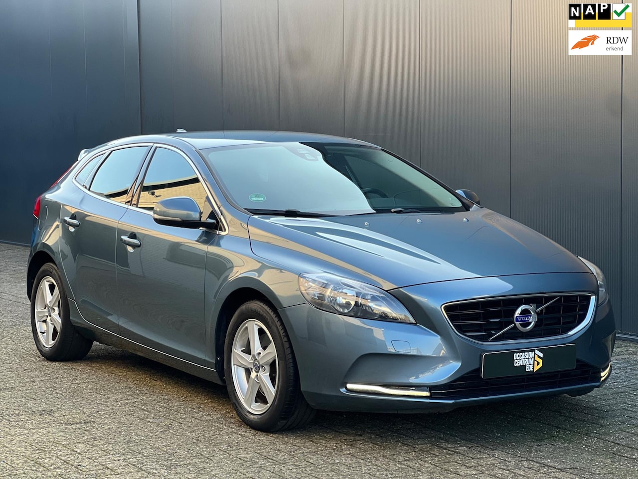 Volvo V40 - 1.6 T4 AUT|Camera|Boekjes|Cruise|NAP|Virtual! - AutoWereld.nl