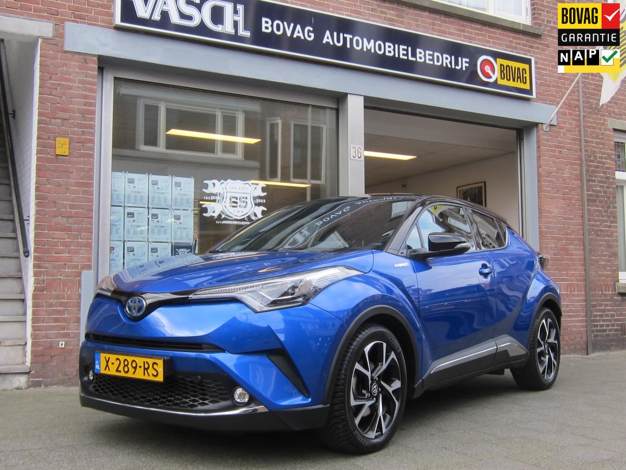 Toyota C-HR - 1.8 Hybrid Executive Ultimate All In Prijs Bovaggarantie - AutoWereld.nl