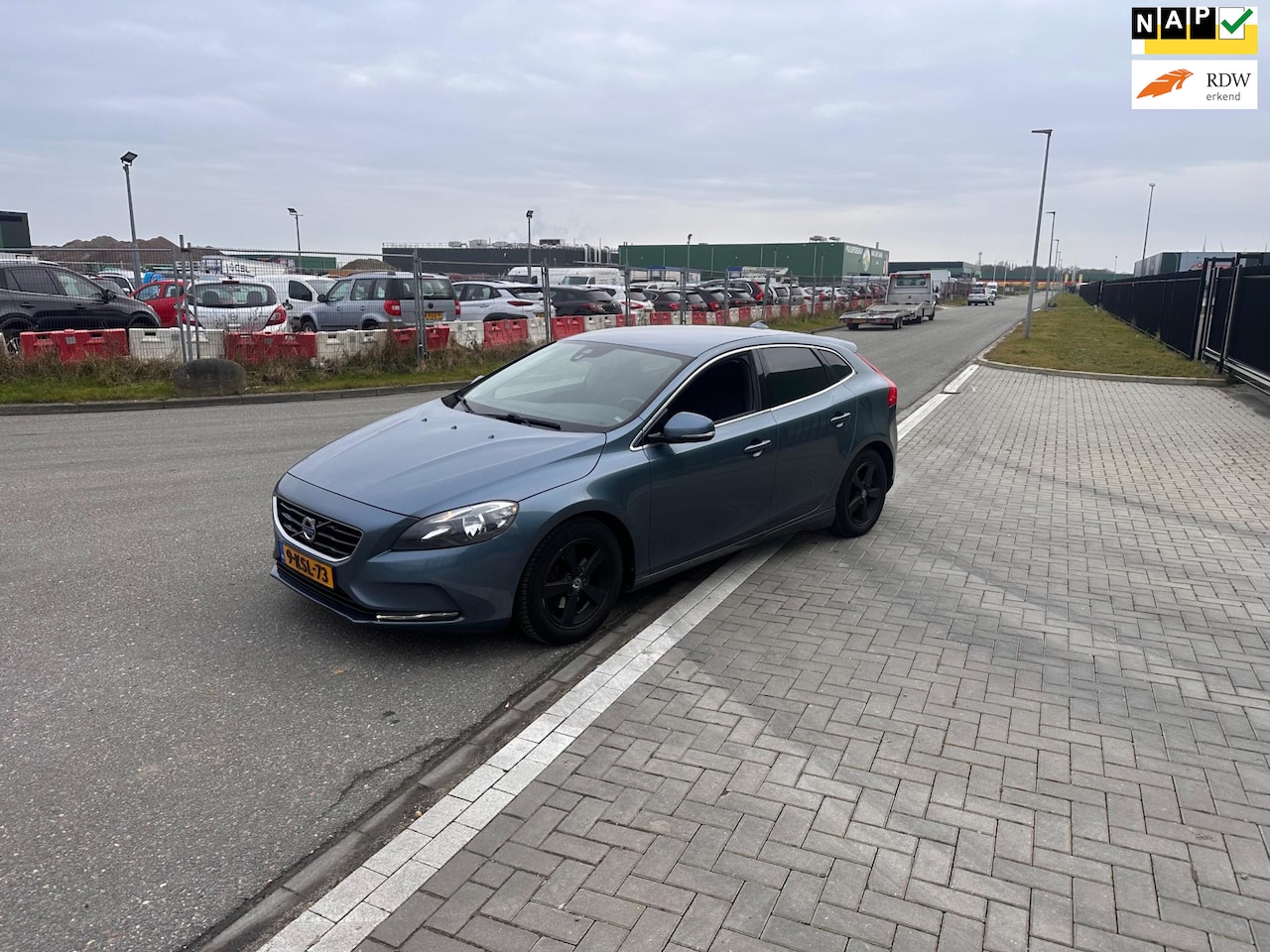 Volvo V40 - 1.6 D2 Momentum Clima.Navi - AutoWereld.nl