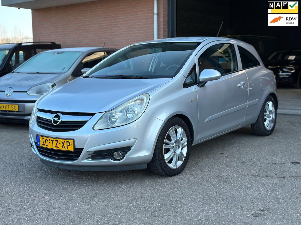 Opel Corsa - 1.4-16V Enjoy AUTOMAAT, APK, AIRCO, BOEKJES!! - AutoWereld.nl