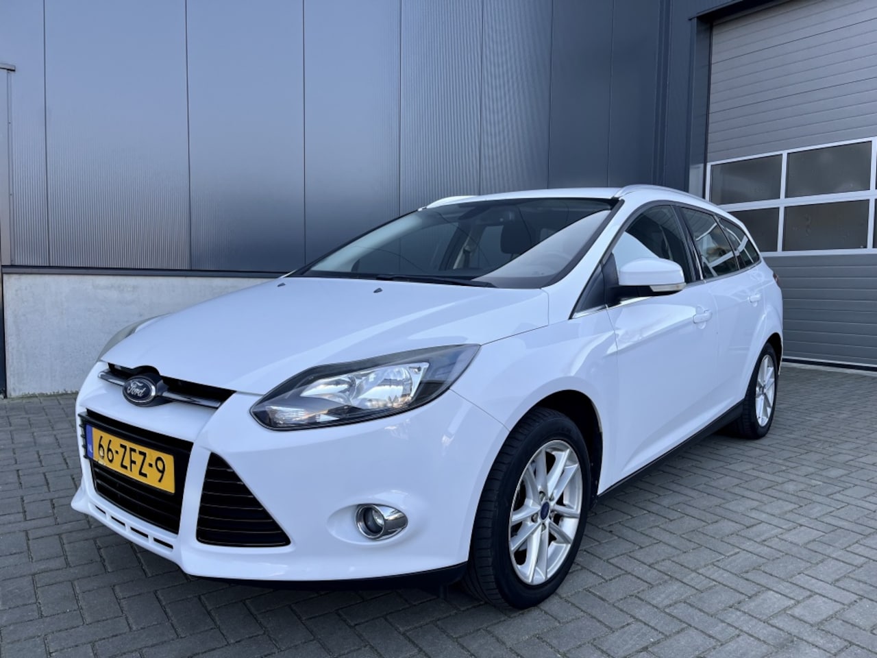 Ford Focus Wagon - 1.0 EcoB. Titanium - AutoWereld.nl