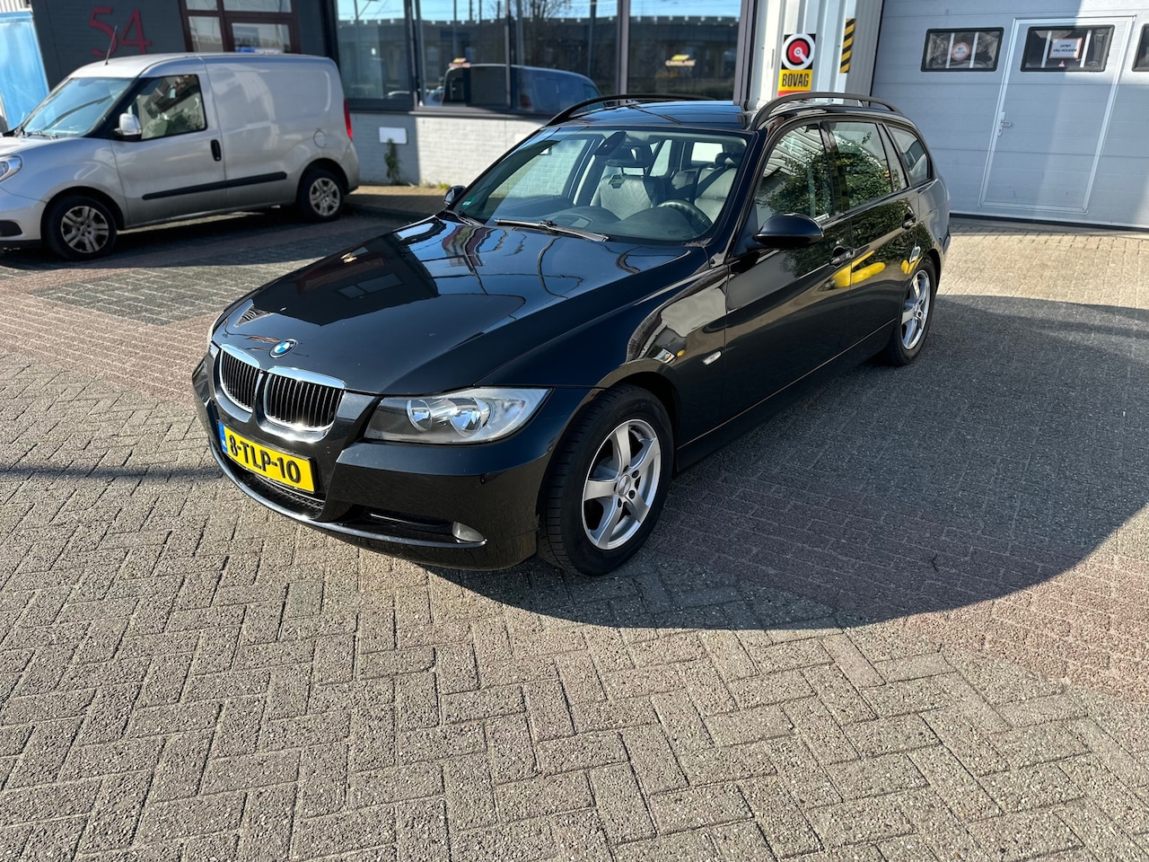 BMW 3-serie Touring - 320i High Executive 320i High Executive - AutoWereld.nl