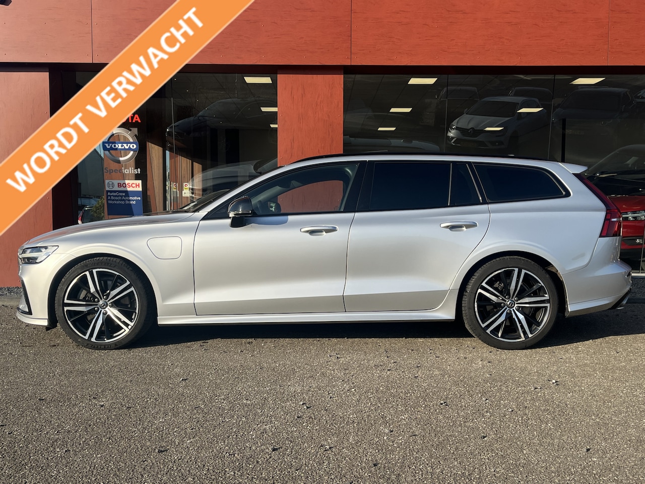 Volvo V60 - 2.0 T6 Recharge AWD R-Design | 19'' | Styling Pack | Pano - AutoWereld.nl