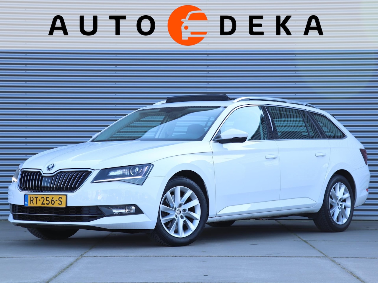 Skoda Superb Combi - 1.6 TDI Style Automaat *Panodak*Leder/Alcantara* - AutoWereld.nl