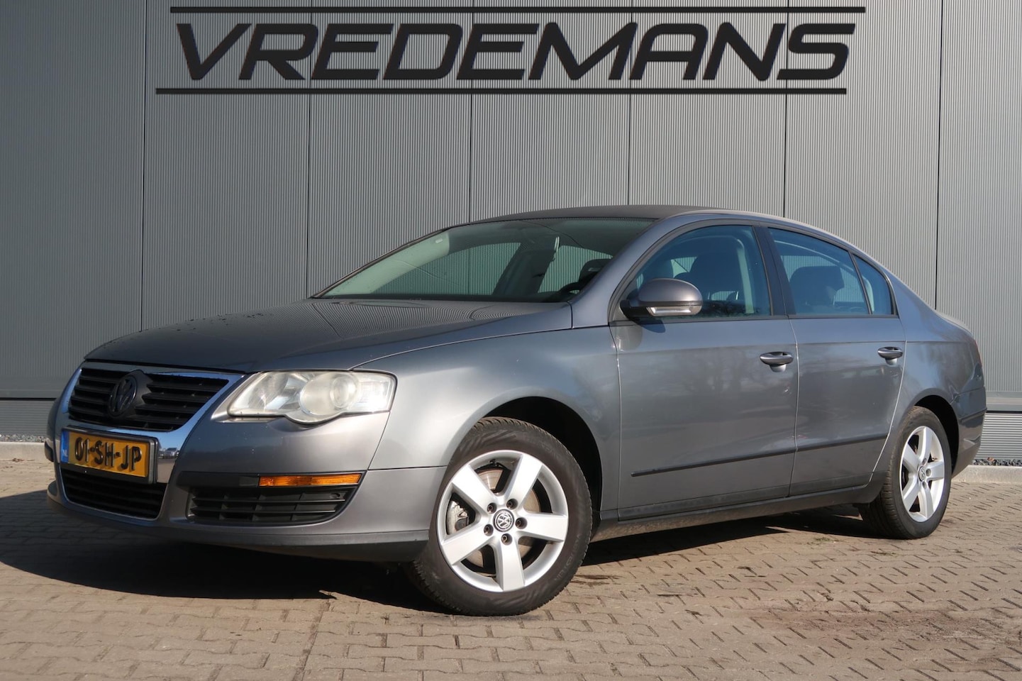 Volkswagen Passat - 1.6 FSI Trendline 1.6 FSI Trendline - AutoWereld.nl