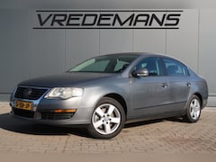 Volkswagen Passat - 1.6 FSI Trendline