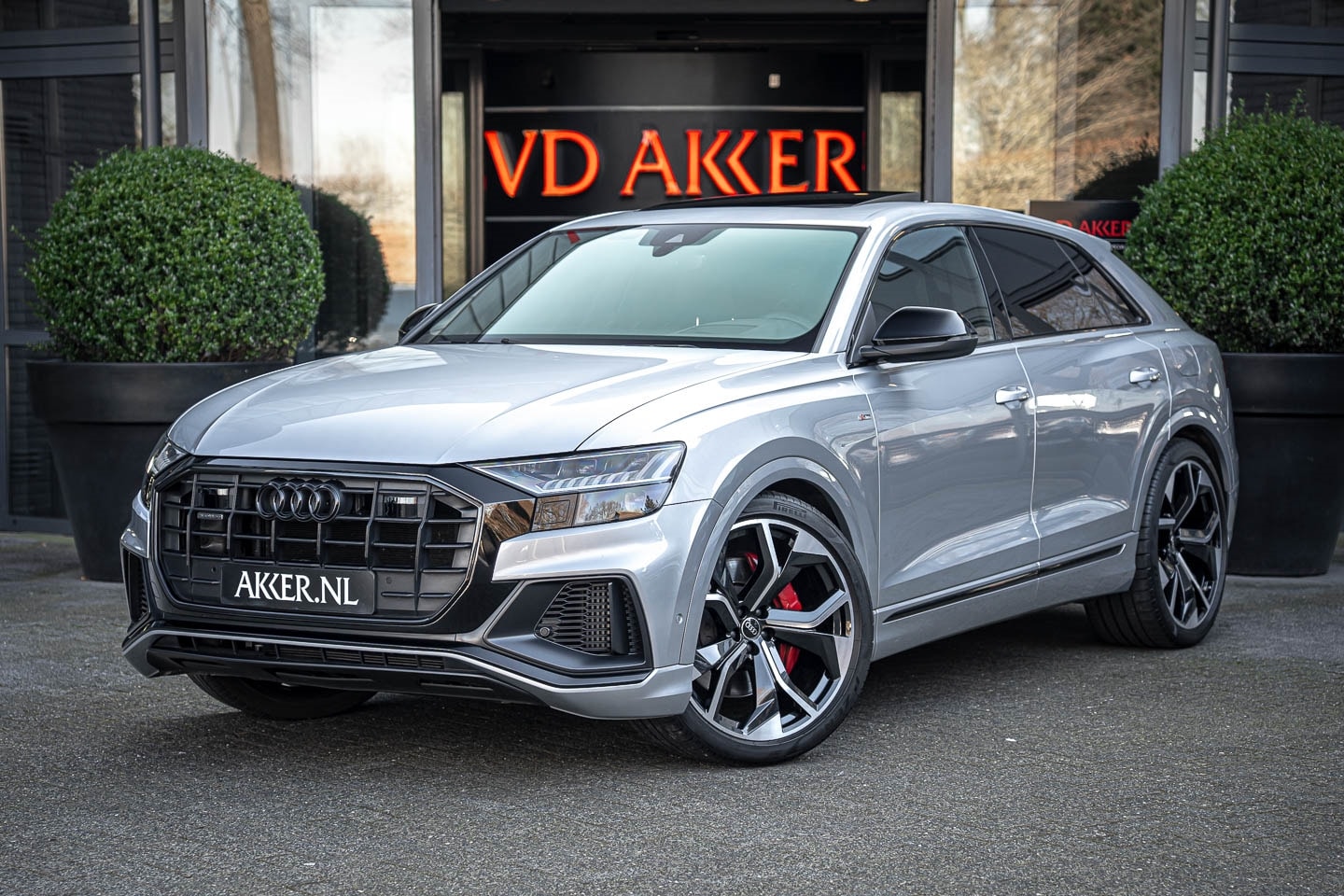 Audi Q8 - 55 TFSI E QUATTRO 23INCH RSQ8+NACHTZICHT+HEADUP - AutoWereld.nl