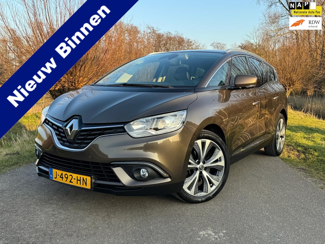 Renault Grand Scénic - 1.3 TCe Limited 7-pers. / Airco / Navigatie / CC / Half Leder / Trekhaak / PDC / Recent De - AutoWereld.nl