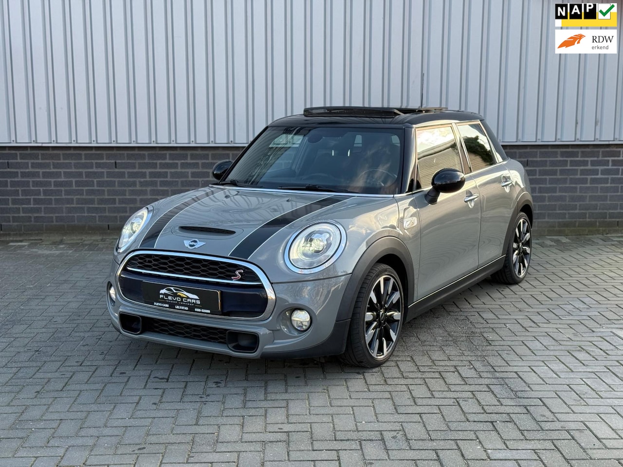 MINI Cooper S - Chili 2.0 Serious Business |Pano| 5 Deurs | Keyless | - AutoWereld.nl