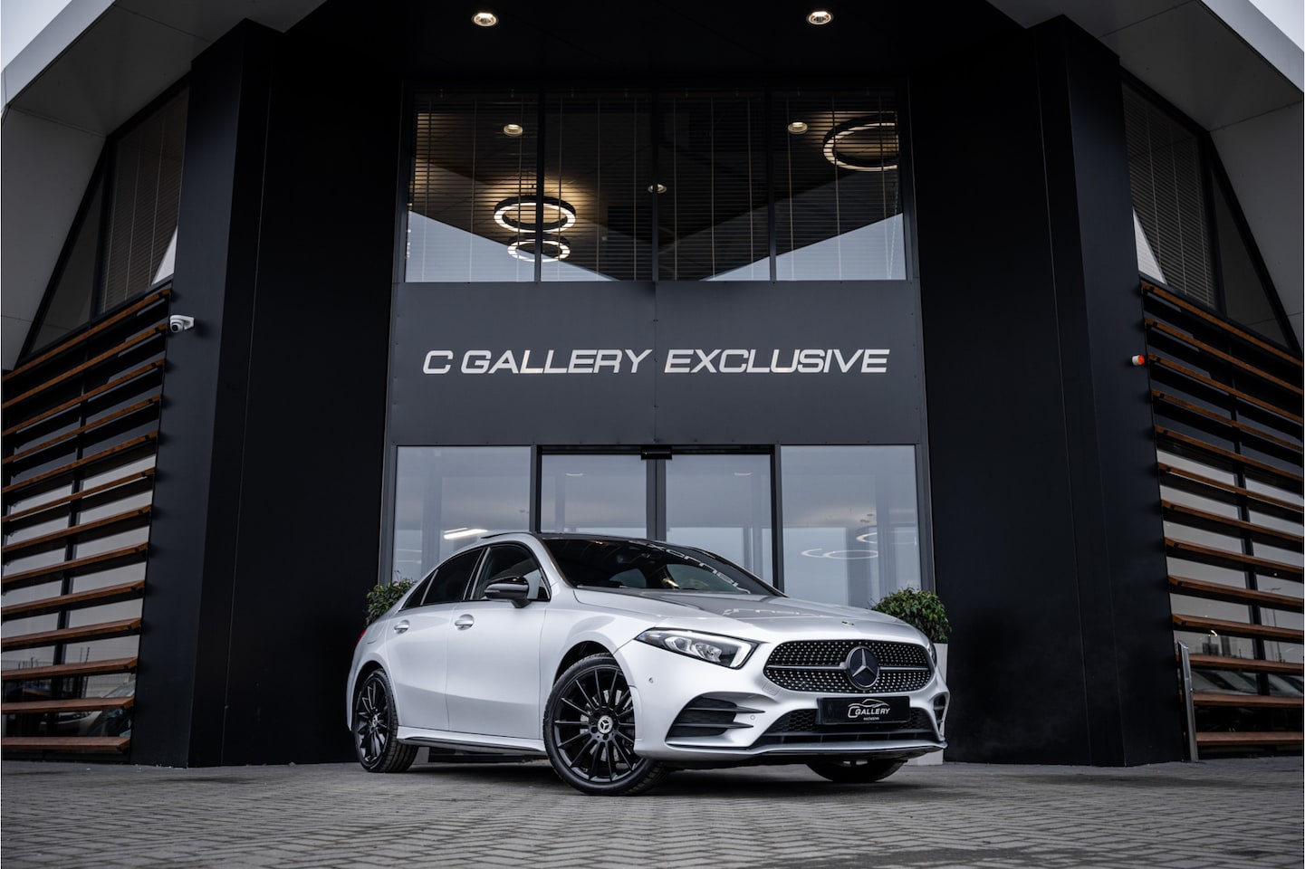 Mercedes-Benz A-klasse - A250 e Premium Plus AMG-Line l Panorama l Sfeerverlichting l 19'' - AutoWereld.nl