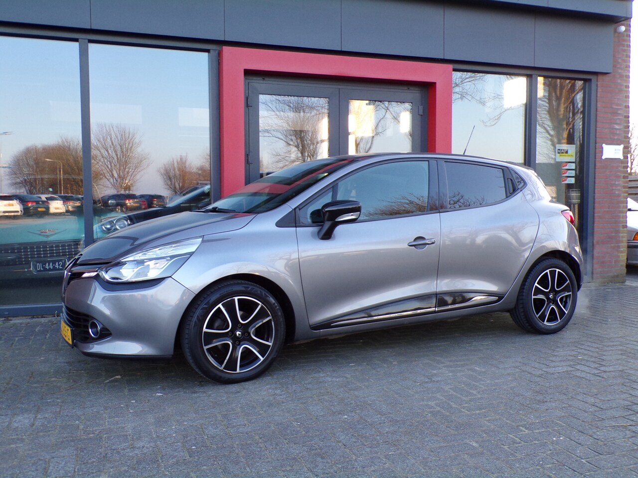 Renault Clio - 1.2 Dynamique Automaat PDC Cruise Navi - AutoWereld.nl