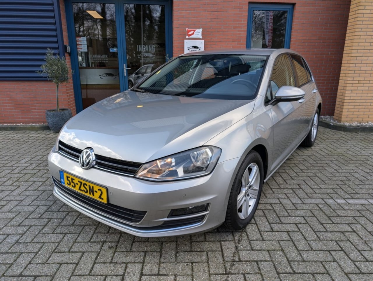 Volkswagen Golf - 1.2 TSI Highline 1.2 TSI HIGHLINE, NL-auto, Cruise, Airco, Parkeersensoren voor e - AutoWereld.nl