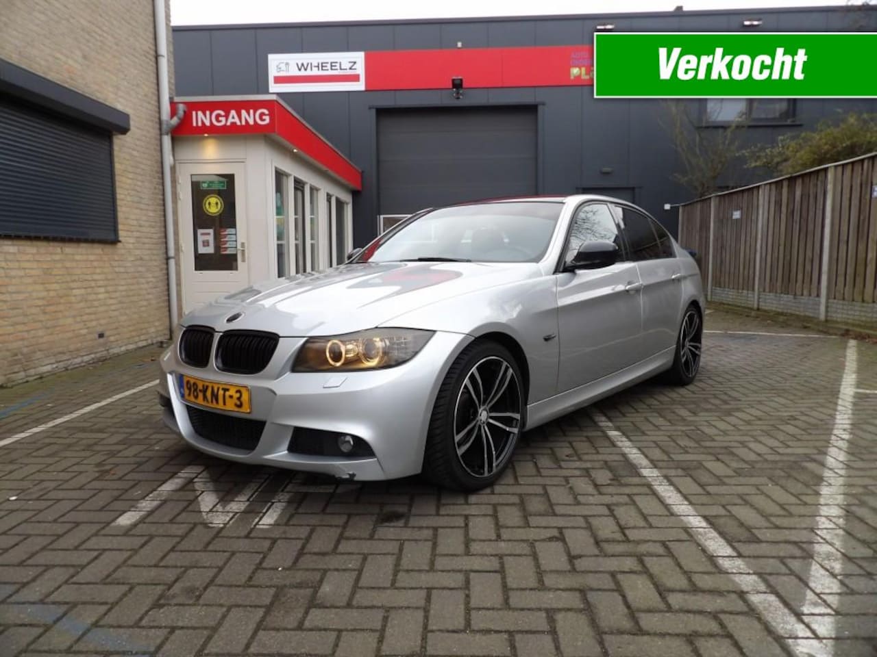 BMW 3-serie - 318I M-Sport - groot navigatie - cruise - ecc - nette staat - AutoWereld.nl