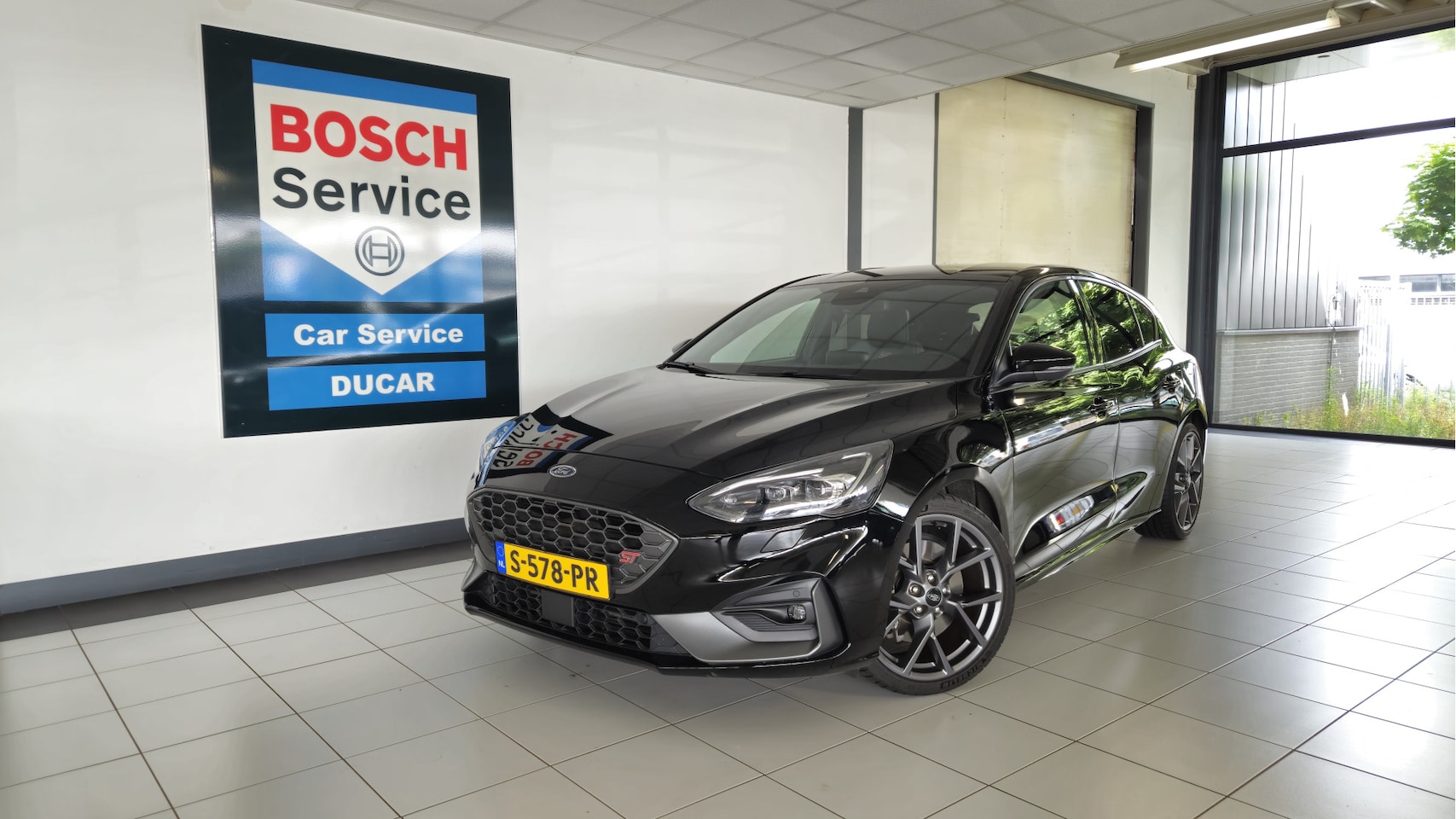 Ford Focus - 2.3 EcoBoost ST-3 Adaptieve cruis control | stoel, stuur, m8vooruit verwarming - AutoWereld.nl