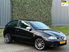 Seat Ibiza - 1.4-16V Trendstyle Airco |Parrot |Lmv |Nap |Boekjes