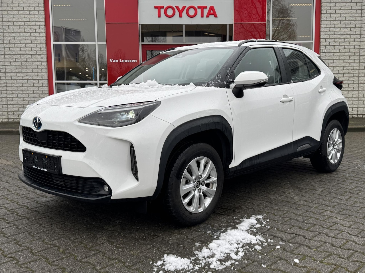 Toyota Yaris Cross - 1.5 HYBRID DYNAMIC NAVI STOEL/STUURVERW. APPLE/ANDROID EL-ACHTERKLEP KEYLESS - AutoWereld.nl