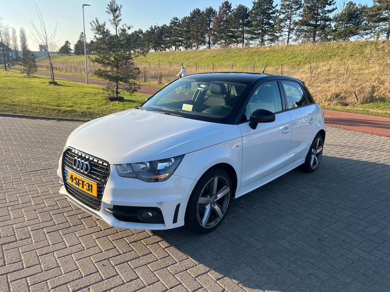 Audi A1 Sportback - 1.6 TDI Admired 5D S-line Bj 2013 - AutoWereld.nl