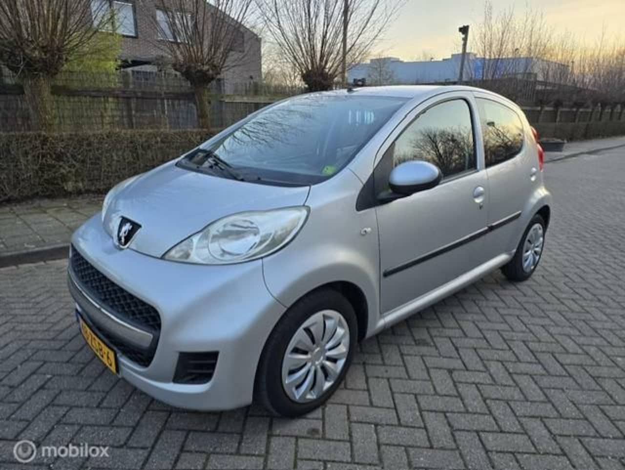 Peugeot 107 - 1.0-12V Sportium 1.0-12V Sportium - AutoWereld.nl