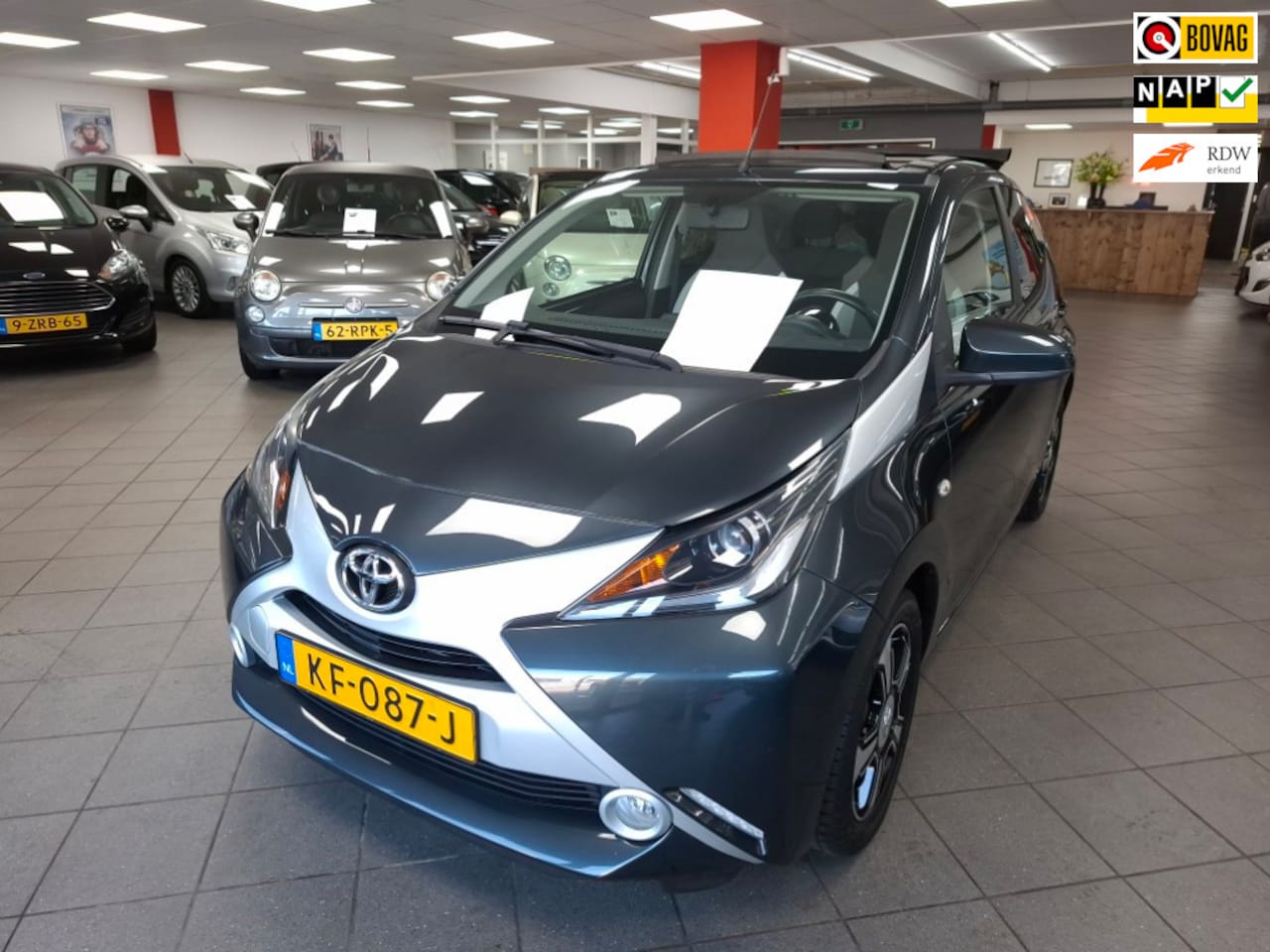 Toyota Aygo - 1.0 VVT-i x-clusiv / cabrio dak / navi / camera / cruise control - AutoWereld.nl