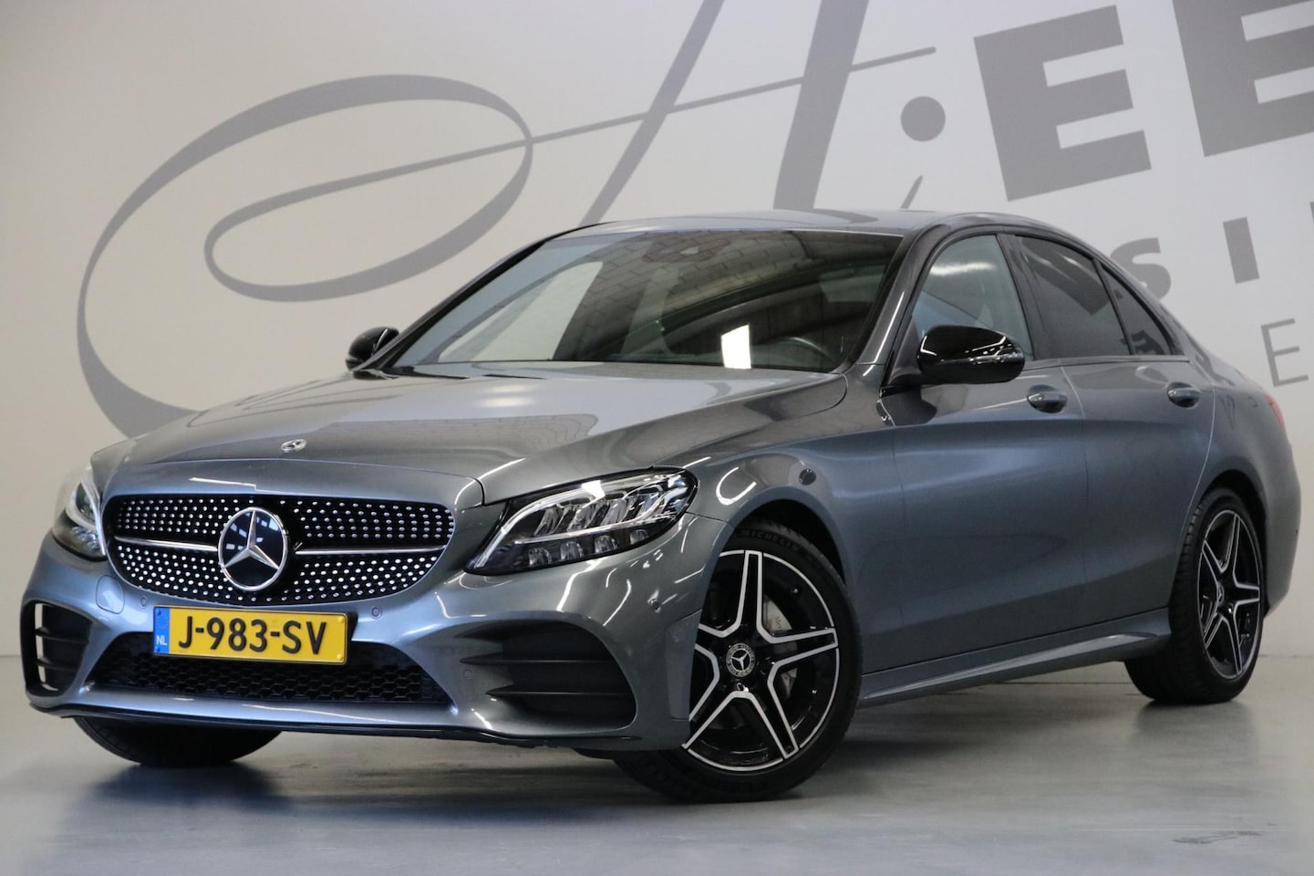 Mercedes-Benz C-klasse - 180/ AMG-styling/ Nightpakket/ Apple CarPlay - AutoWereld.nl