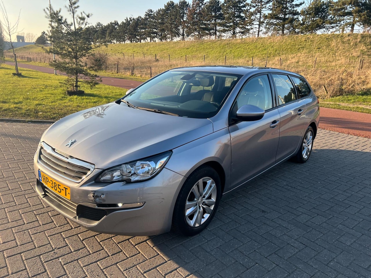 Peugeot 308 SW - 1.6 BlueHDI Blue Lease Pack Bj 2015 Nwe APK - AutoWereld.nl