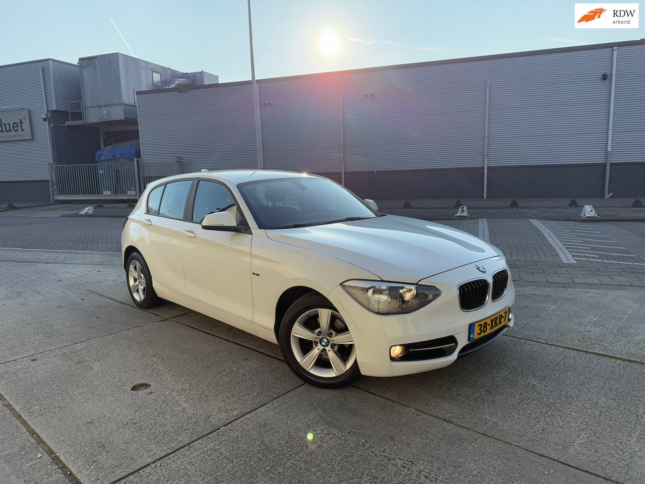 BMW 1-serie - 116i Business AUTOMAAT AIRCO 5 dr - AutoWereld.nl