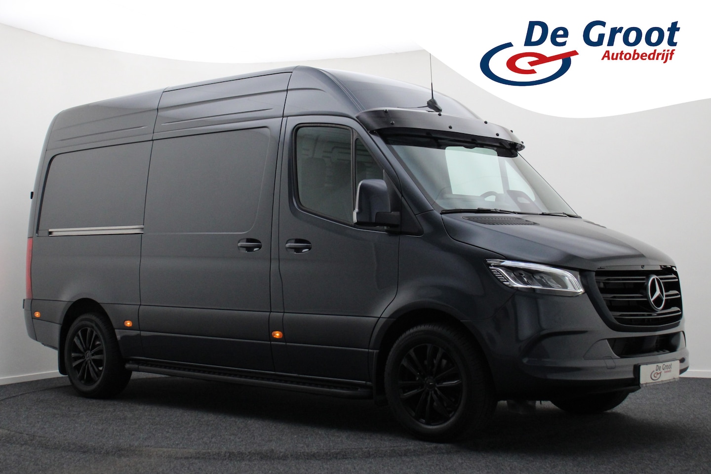 Mercedes-Benz Sprinter - 319 CDI L2H2 Automaat 3-Zits, Airco, Cruise, Camera, LED, Zonneklep, Sidesteps, 18'' - AutoWereld.nl