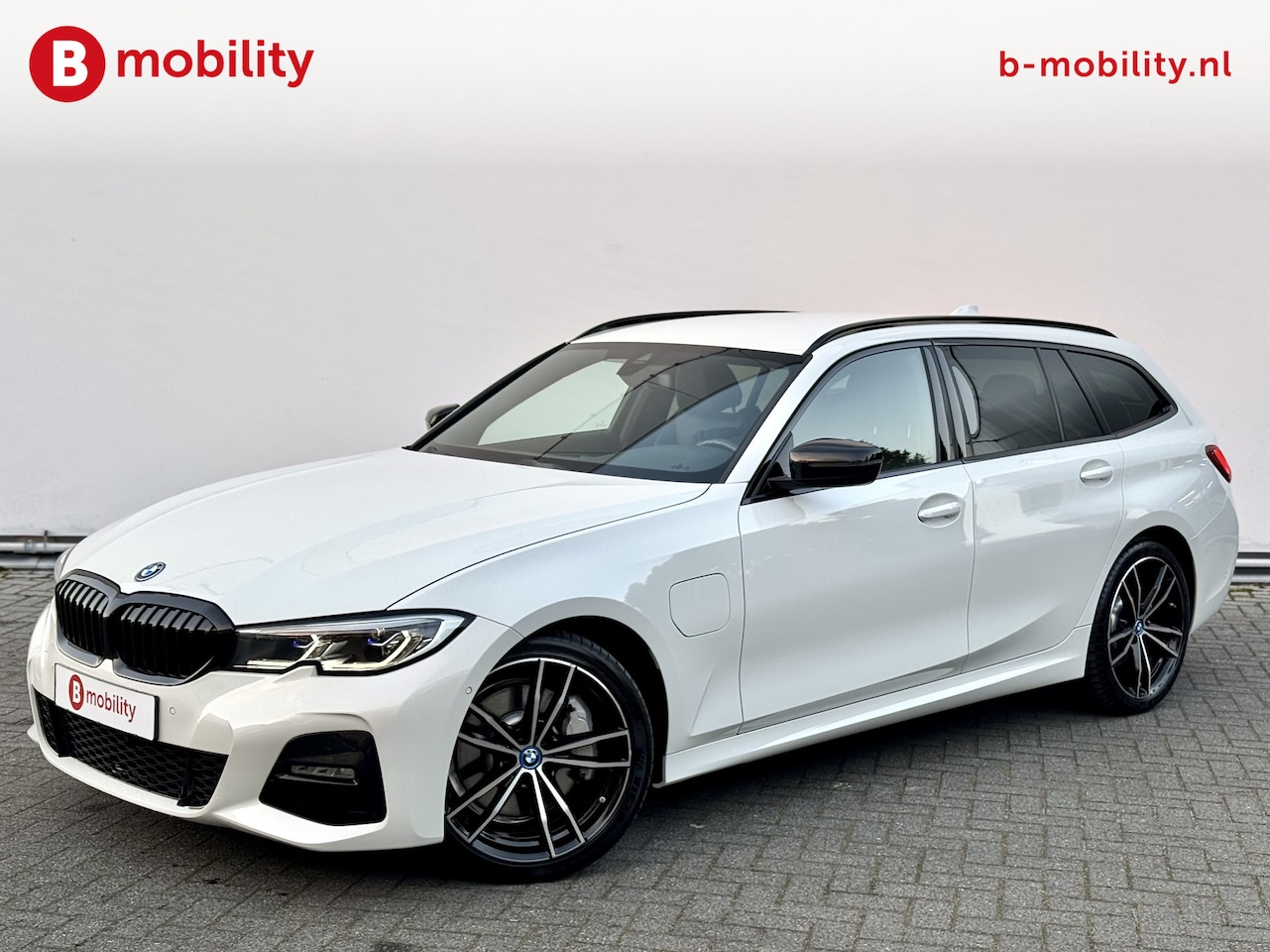 BMW 3-serie Touring - 330e High Executive M-Sport Trekhaak 1.500kg | Apple CarPlay | Laserlight | HIFI | DAB | S - AutoWereld.nl