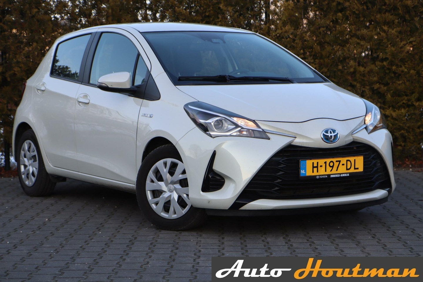 Toyota Yaris - 1.5 Hybrid Automaat Ecc|Cruise|Camera|Parelmoer wit!|Wordt verwacht! - AutoWereld.nl