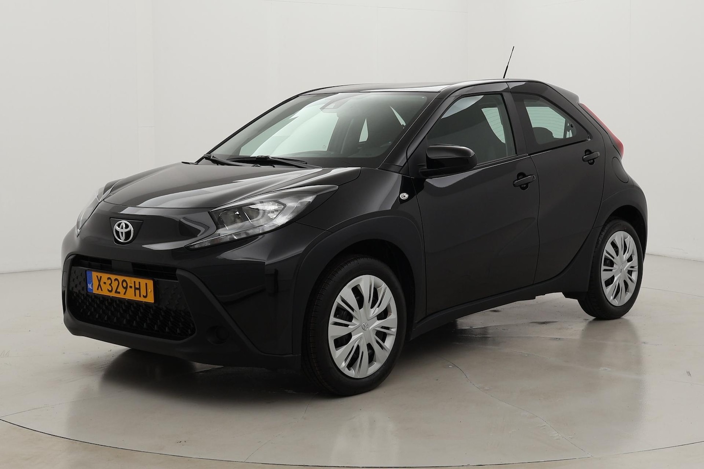 Toyota Aygo X - 1.0 VVT-i Play | Apple Carplay / Android Auto | Camera | Adaptive Cruise Control Automaat - AutoWereld.nl