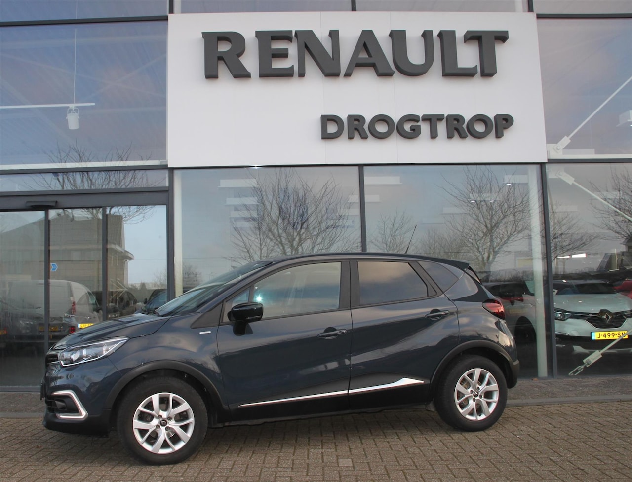 Renault Captur - 90PK-LIMITED-35DKM-NAVI-AIRCO-CRUISE-TREKH- - AutoWereld.nl