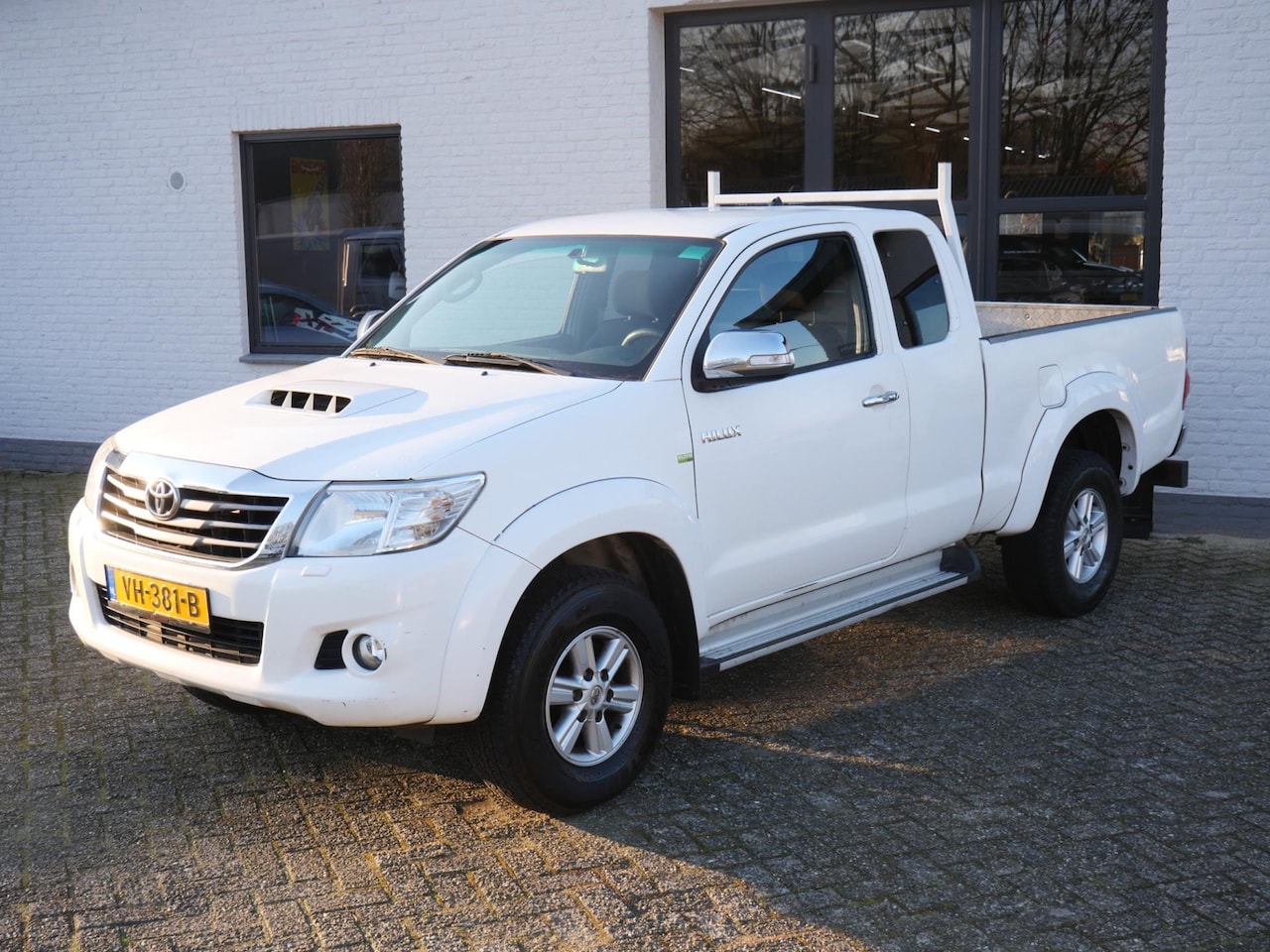 Toyota HiLux - 2.5 D-4D SX Xtra Cab 4x4 Airco Navi - AutoWereld.nl