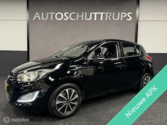 Hyundai i20 - 1.2i Business Edition 5 DEURS / AIRCO / LED / NAP