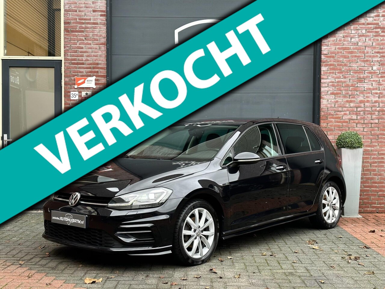 Volkswagen Golf - 1.5 TSI R-line 150pk Dsg Acc Led Stoelvw Navi Climatr - AutoWereld.nl