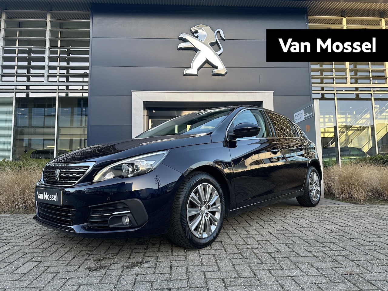 Peugeot 308 - PureTech 110 Blue Lease Premium | Trekhaak | Camera | Panoramadak - AutoWereld.nl