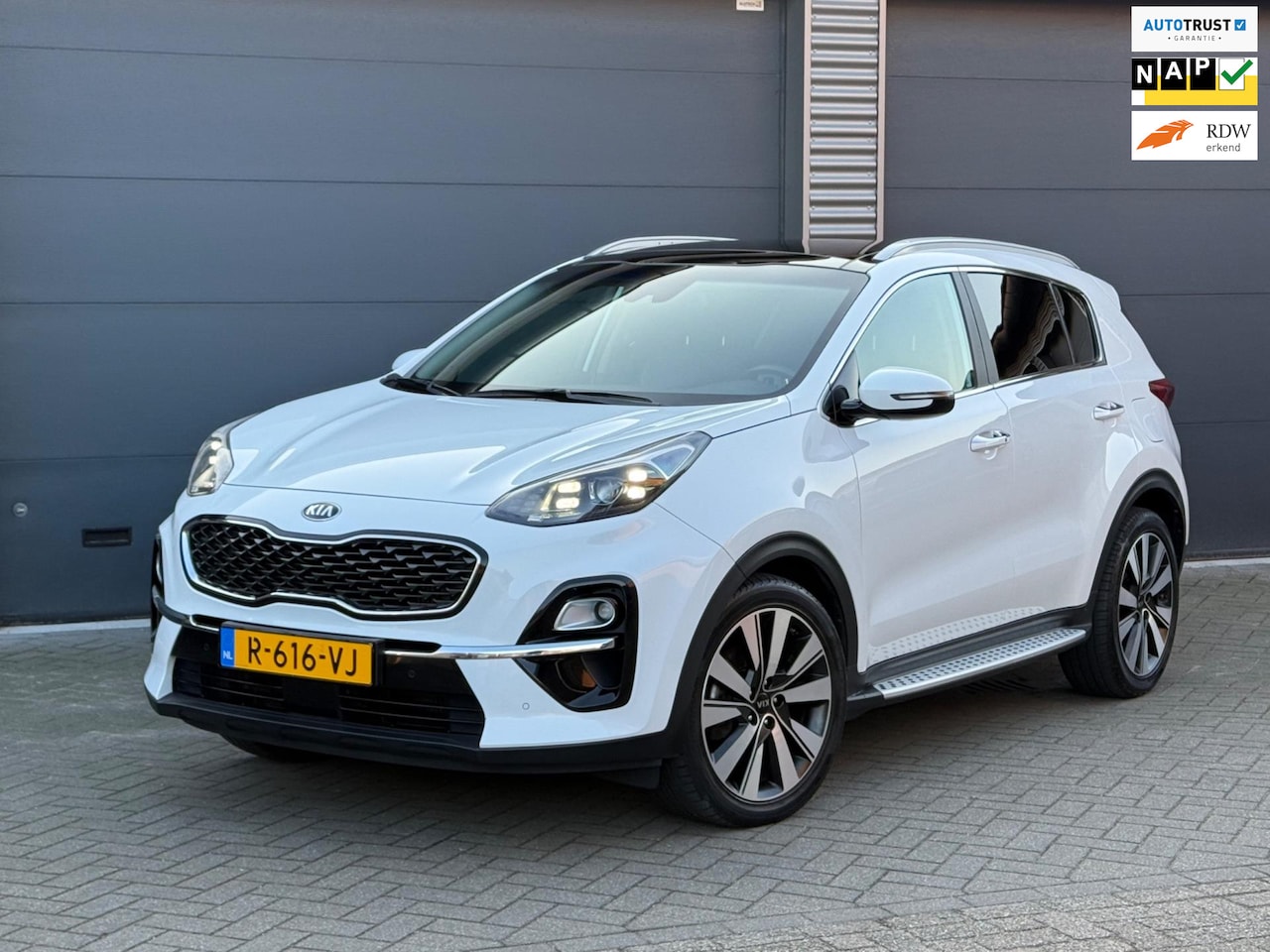 Kia Sportage - 1.6 T-GDI DynamicPlusLine 1.6 T-GDI DynamicPlusLine, trekhaak,panoramadak,1/2 lederen sportinterieur,zijskirts - AutoWereld.nl