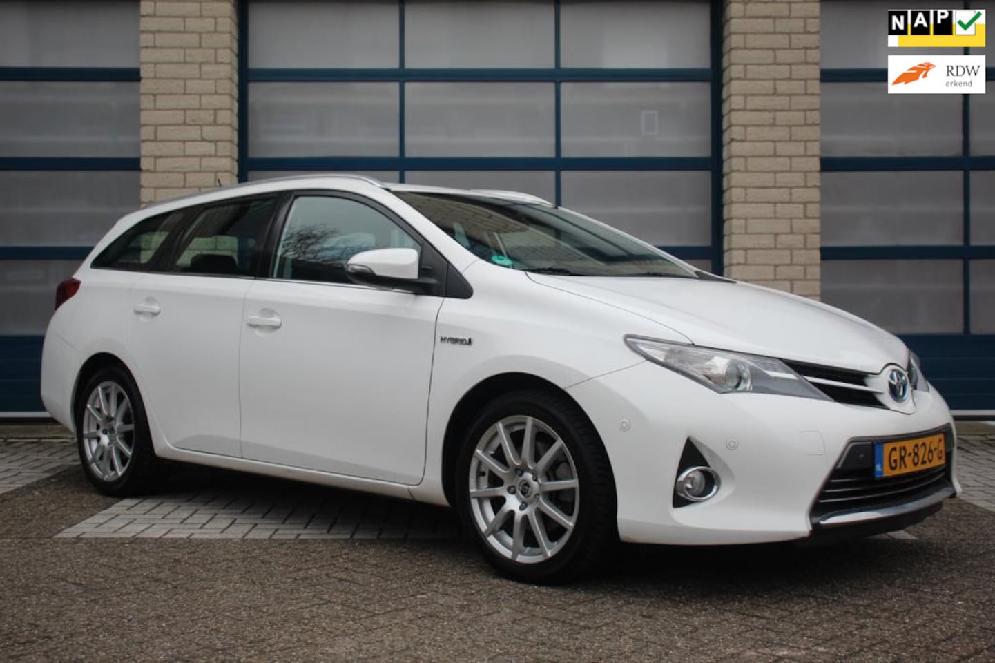 Toyota Auris Touring Sports - 1.8 Hybrid Executive Clima - Navi - LED - Cruise Control - Goed onderhouden - AutoWereld.nl