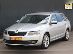 Skoda Octavia Combi - 2.0 TDI Elegance Xenon/Half-Leder/Navigatie/Parkeersensor v, a/Stoelverwarming