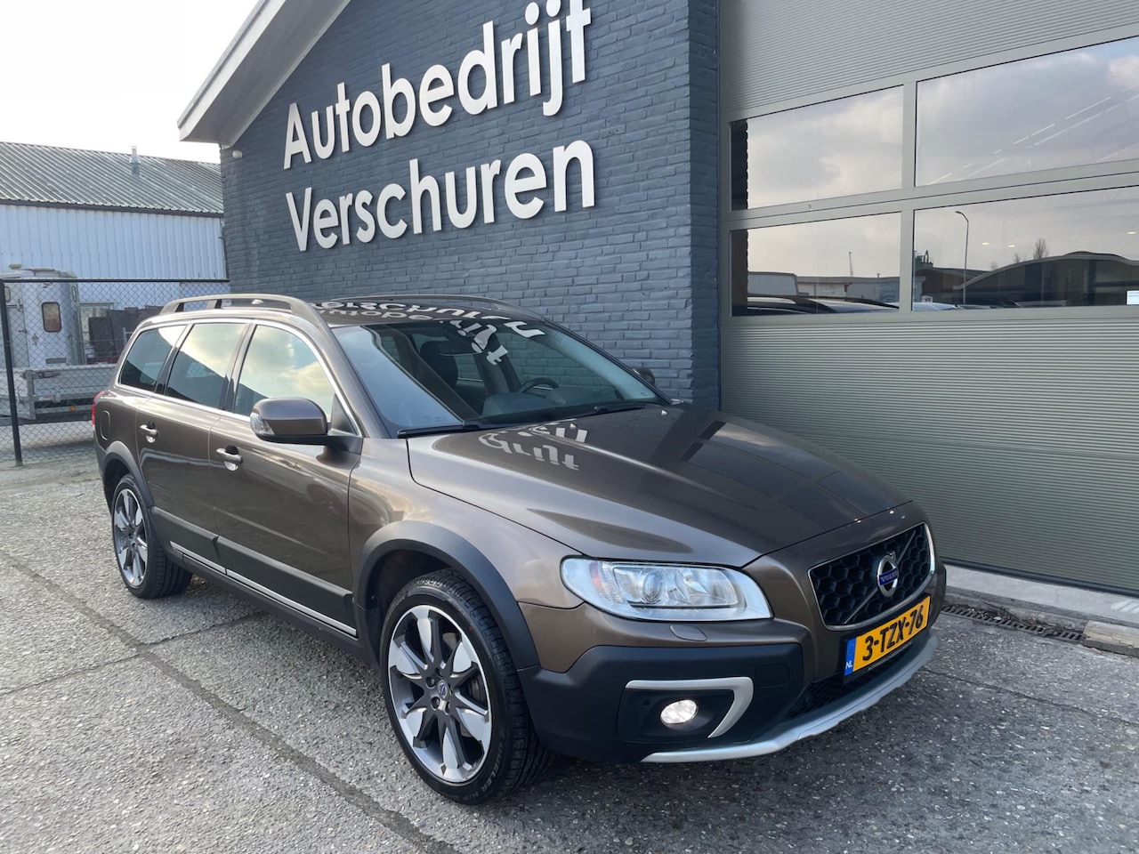 Volvo XC70 - 2.0 T5 FWD Nordic+ schuifdak stoelverwarming trekhaak - AutoWereld.nl