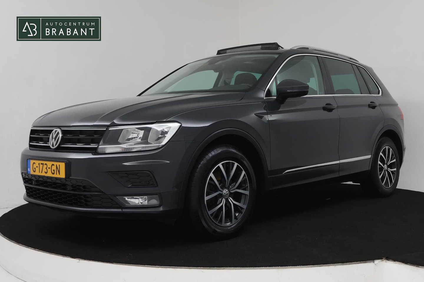 Volkswagen Tiguan - 1.5 TSI ACT Comfortline (PANORAMADAK, STOELVERWARMING, CARPLAY, CLIMA, MASSAGE STOELEN, 1e - AutoWereld.nl