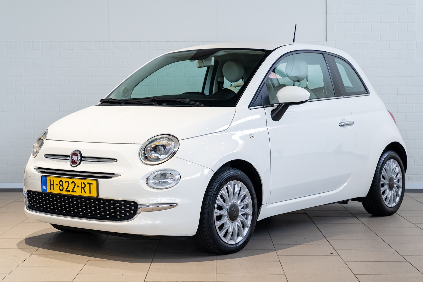 Fiat 500 - 1.2 Lounge | Navigatie | Parkeersensoren | Cruise Controle | Apple Carplay & Android Auto - AutoWereld.nl